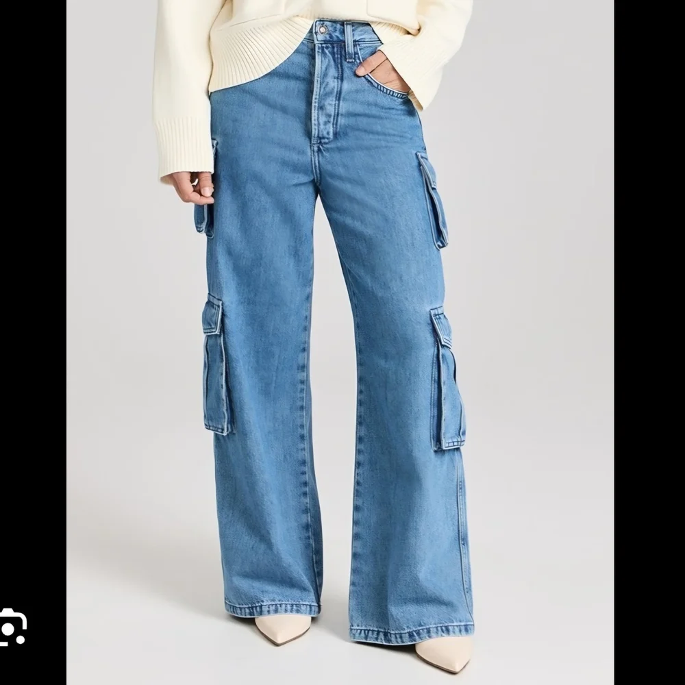 Favorite Daughter 'The Carly Shortie Cargo Jeans' - Picture 6 of 7